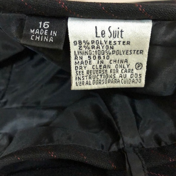 Le Suit Pinstripes Skirt. NWOT - Picture 4 of 4